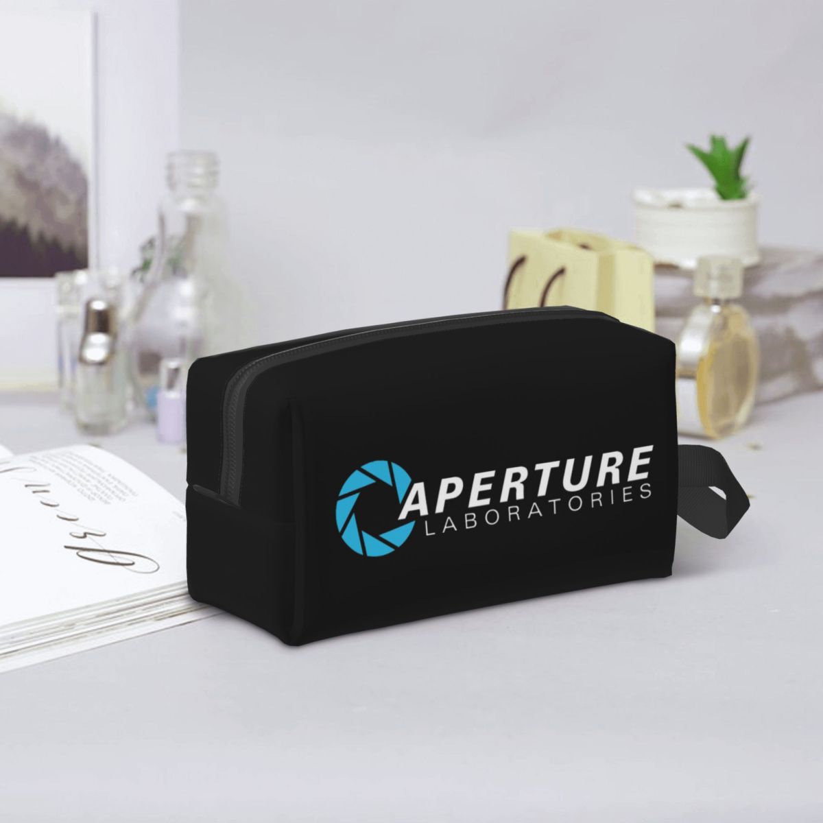 Beauty Lab Makeup - Aperture Science Laboratories - حقيبة مكياج