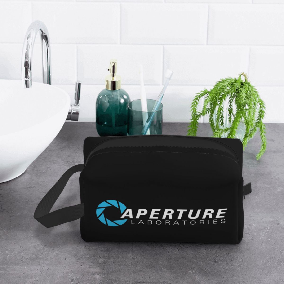 Aperture Science Laboratories  - مراجعة Beauty Lab Makeup وسعره